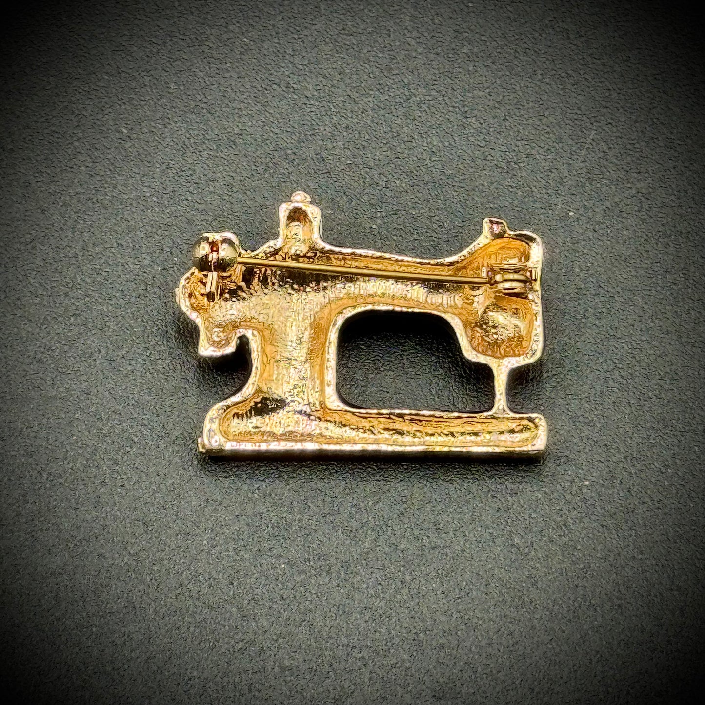Vintage Sewing Machine Brooch