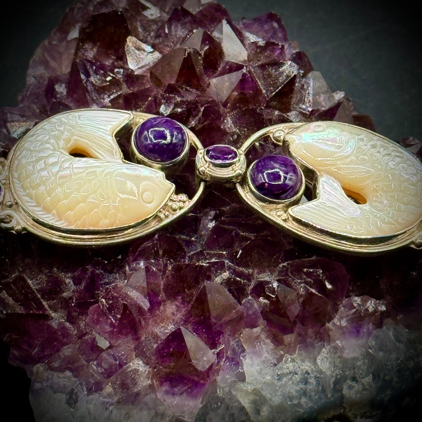 RARE Sajen 925 Sterling Silver Carved Mother of Pearl Fish & Amethyst Gemstone Bracelet