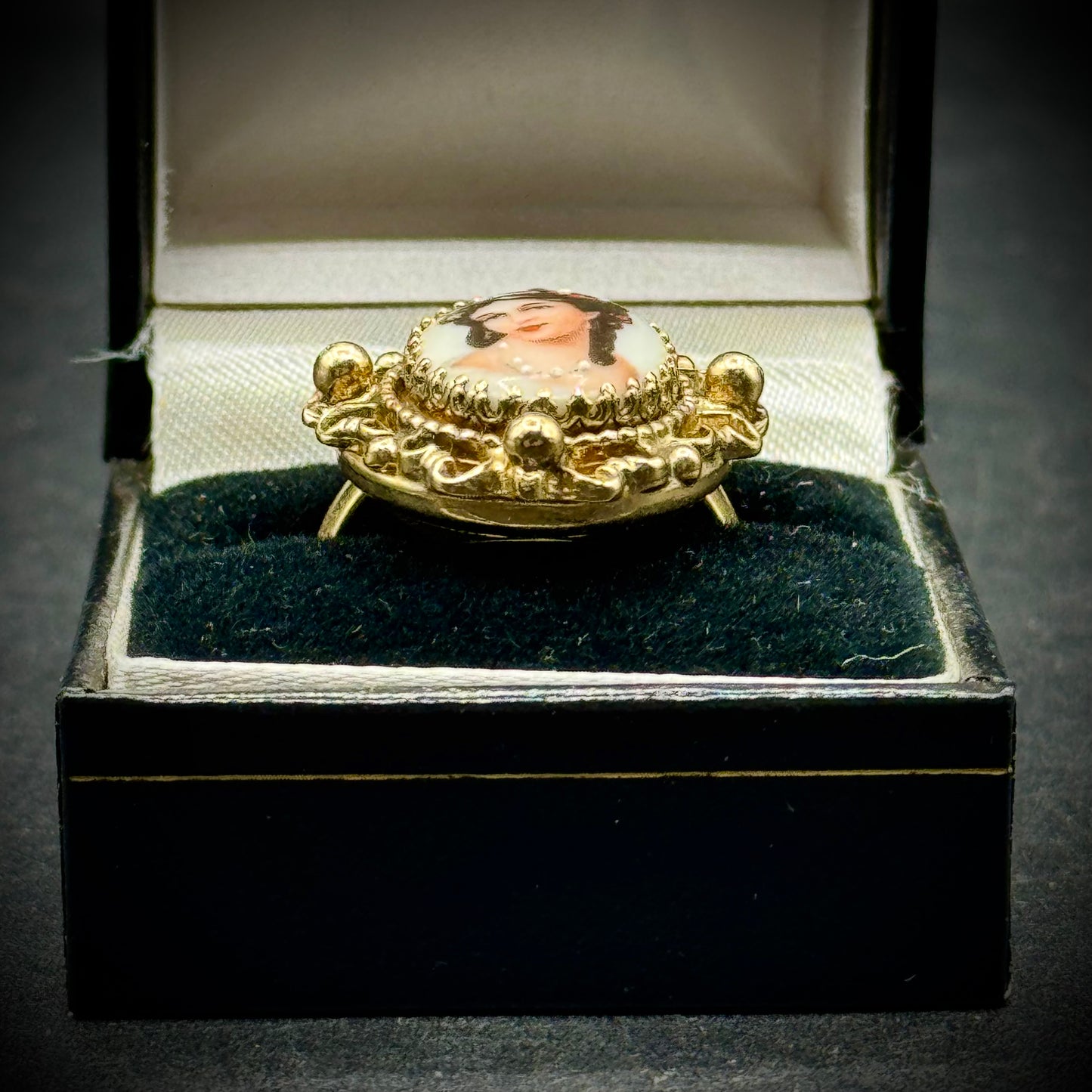 RARE Vintage Whiting & Davis Cameo Ring