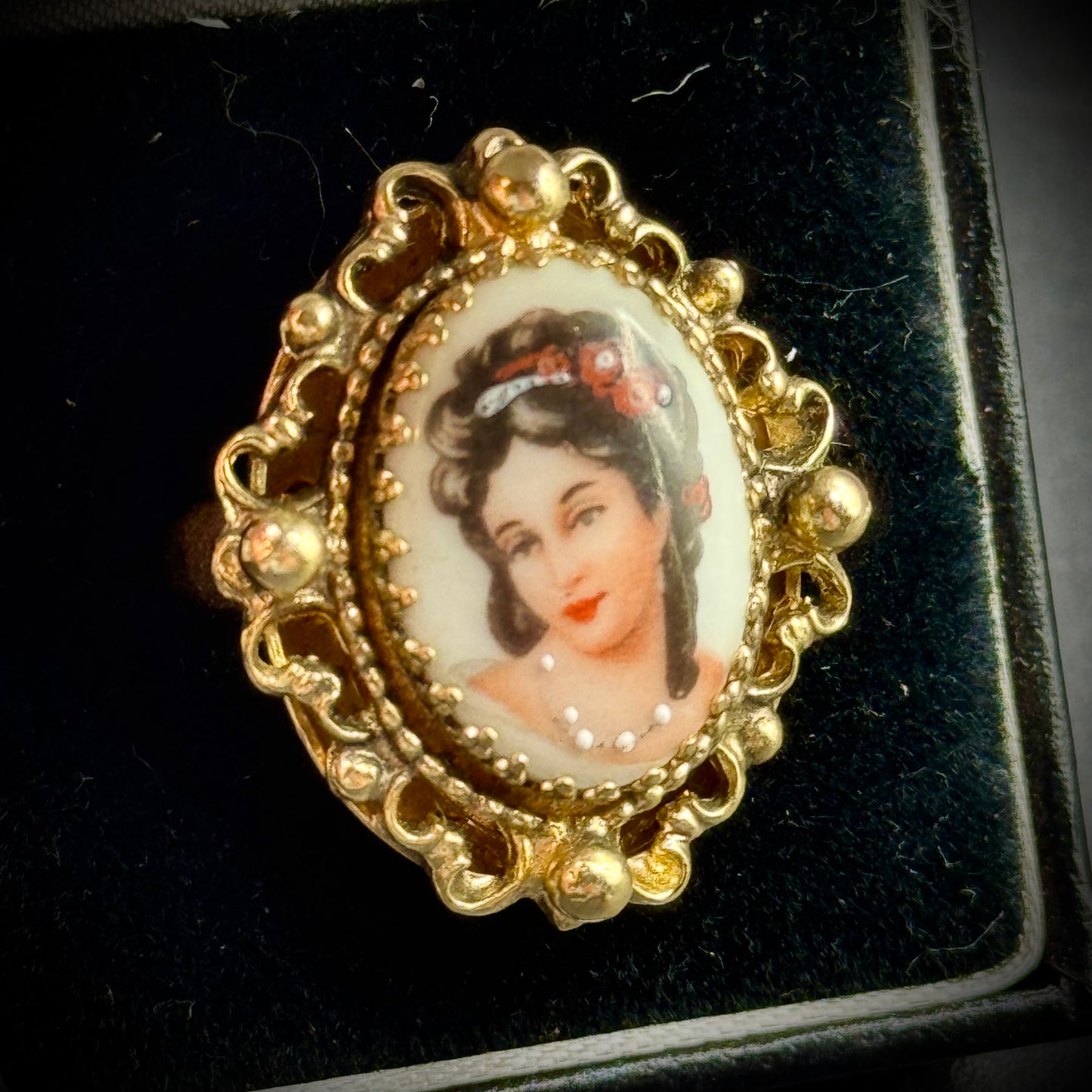 RARE Vintage Whiting & Davis Cameo Ring