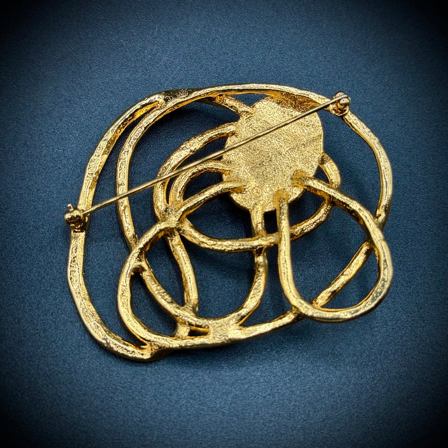 Vintage Modernist Gold Tone Brooch w/Violet Cabochon Stone