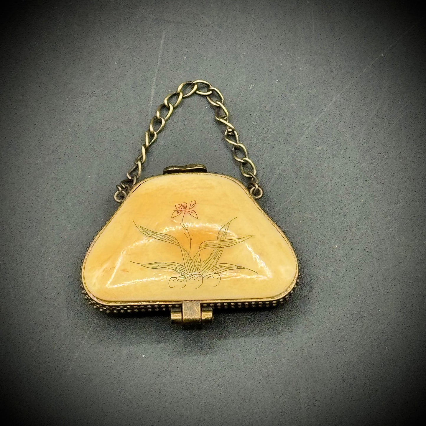 Carved Bone Two Cat Trinket Box w/Chain