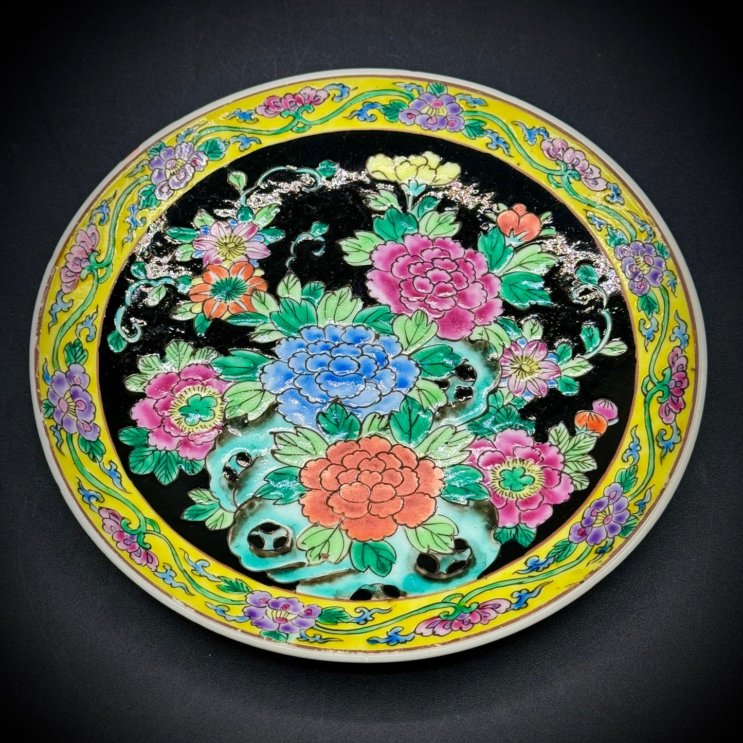 Antique Yamatoko Japanese Meiji Period (1866-1912) Famille Noire Plate - RARE