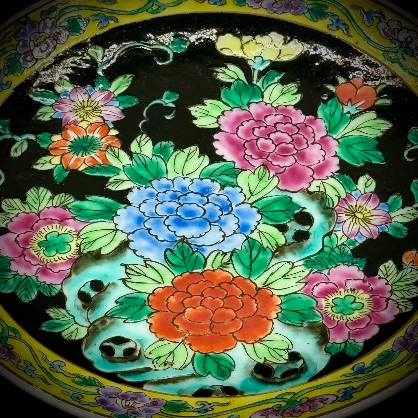 Antique Yamatoko Japanese Meiji Period (1866-1912) Famille Noire Plate - RARE