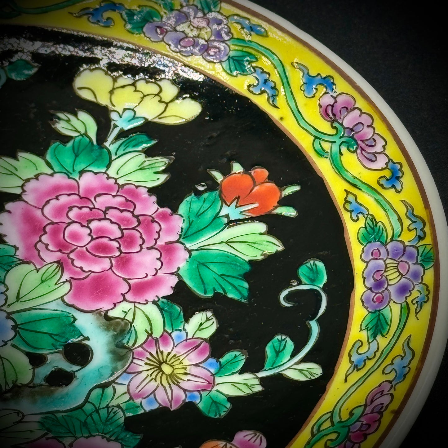 Antique Yamatoko Japanese Meiji Period (1866-1912) Famille Noire Plate - RARE