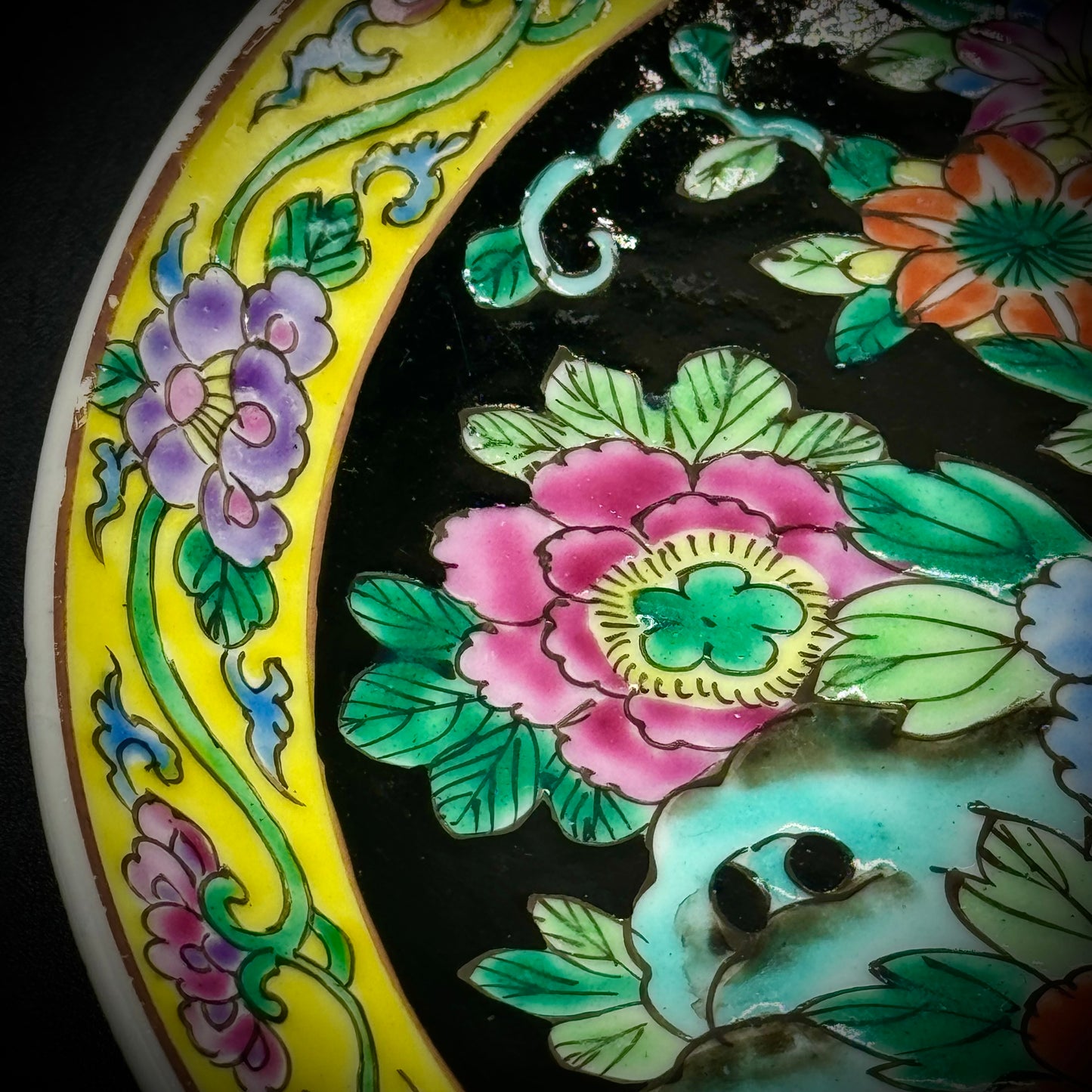 Antique Yamatoko Japanese Meiji Period (1866-1912) Famille Noire Plate - RARE
