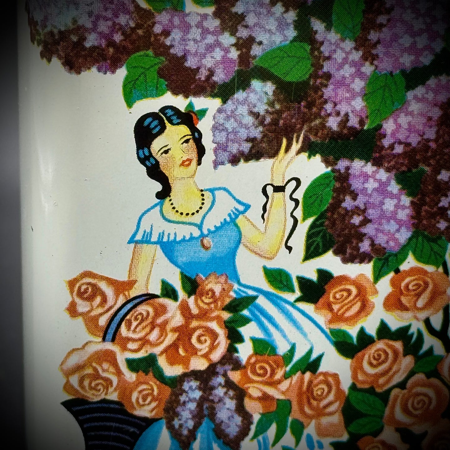 Vintage Lander "Lilacs & Roses” Talc Tin Fifth Ave. New York