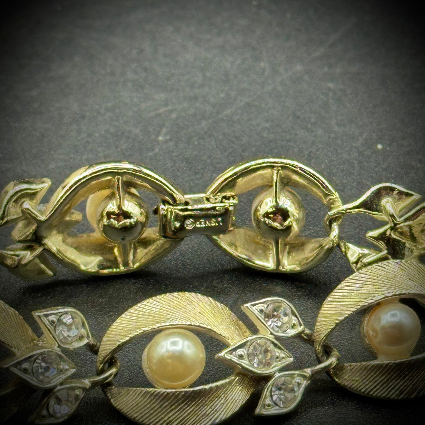Vintage Lisner Gold Tone & Faux Pearl Bracelet