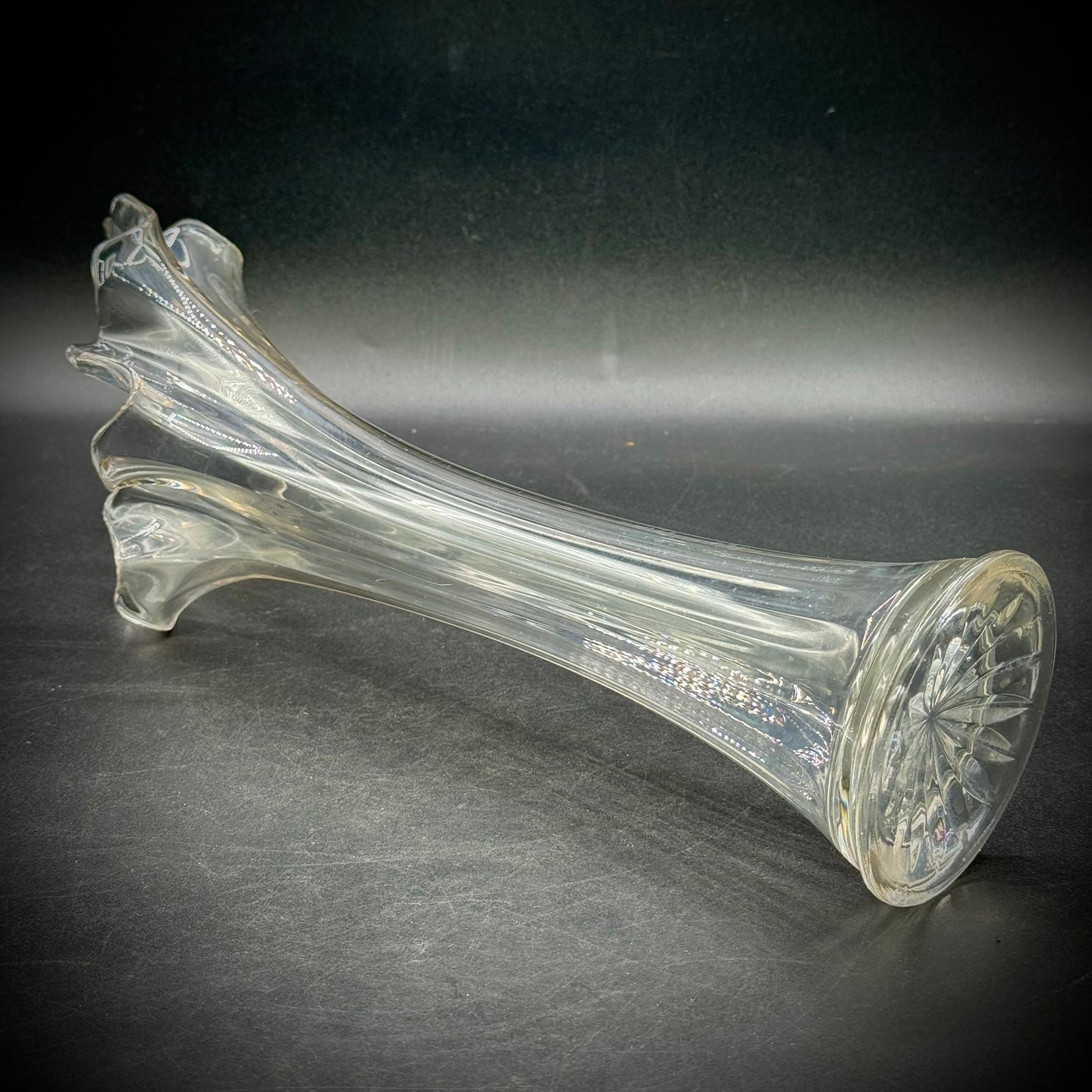 Vintage Ruffle Swung Vase