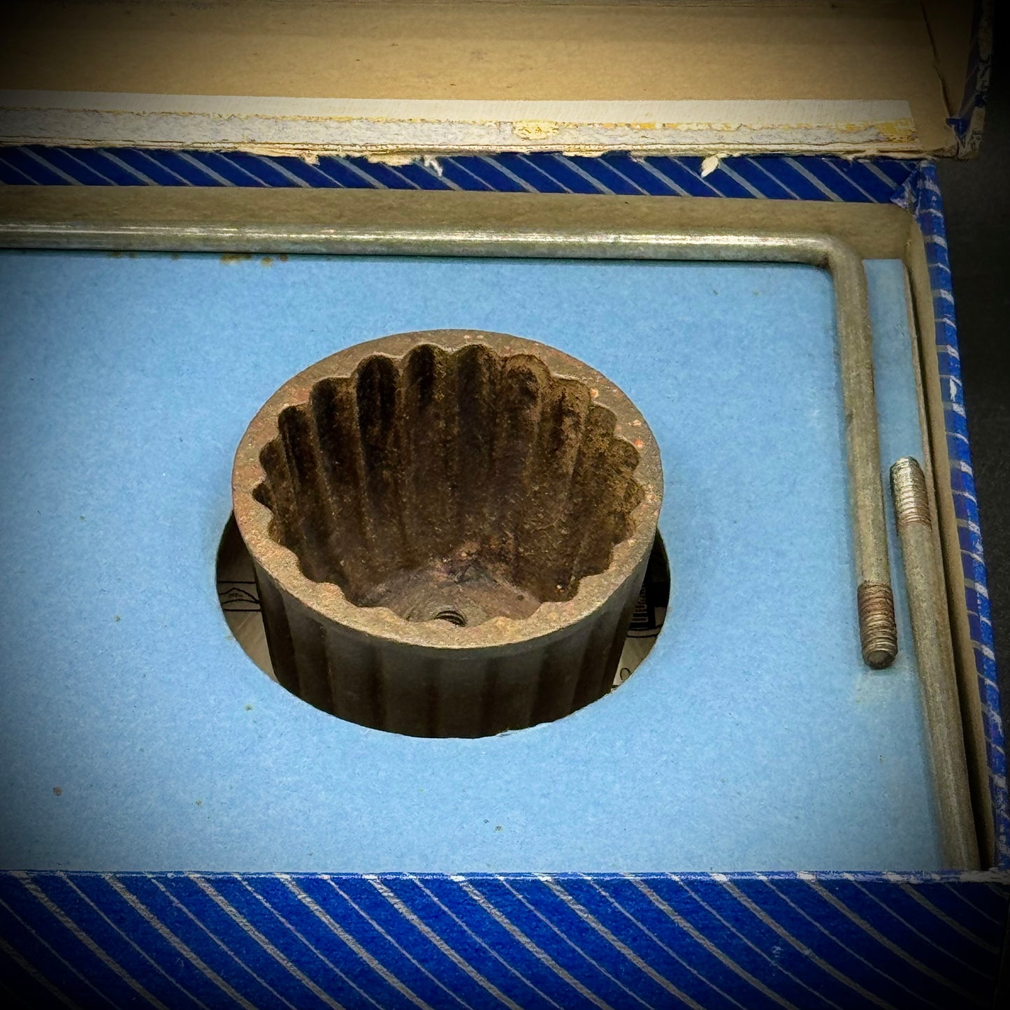 Vintage Griswold Cast Iron Patty Mold Set in Original Box