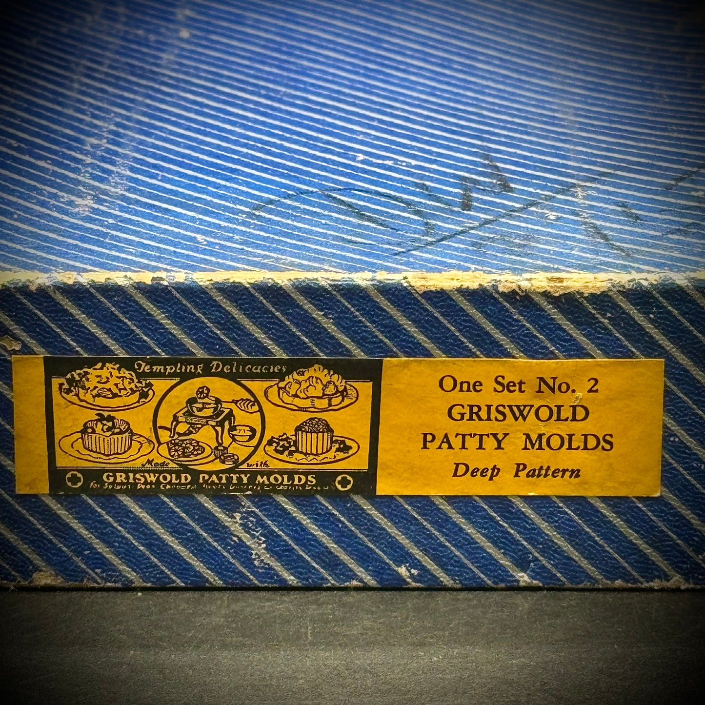 Vintage Griswold Cast Iron Patty Mold Set in Original Box