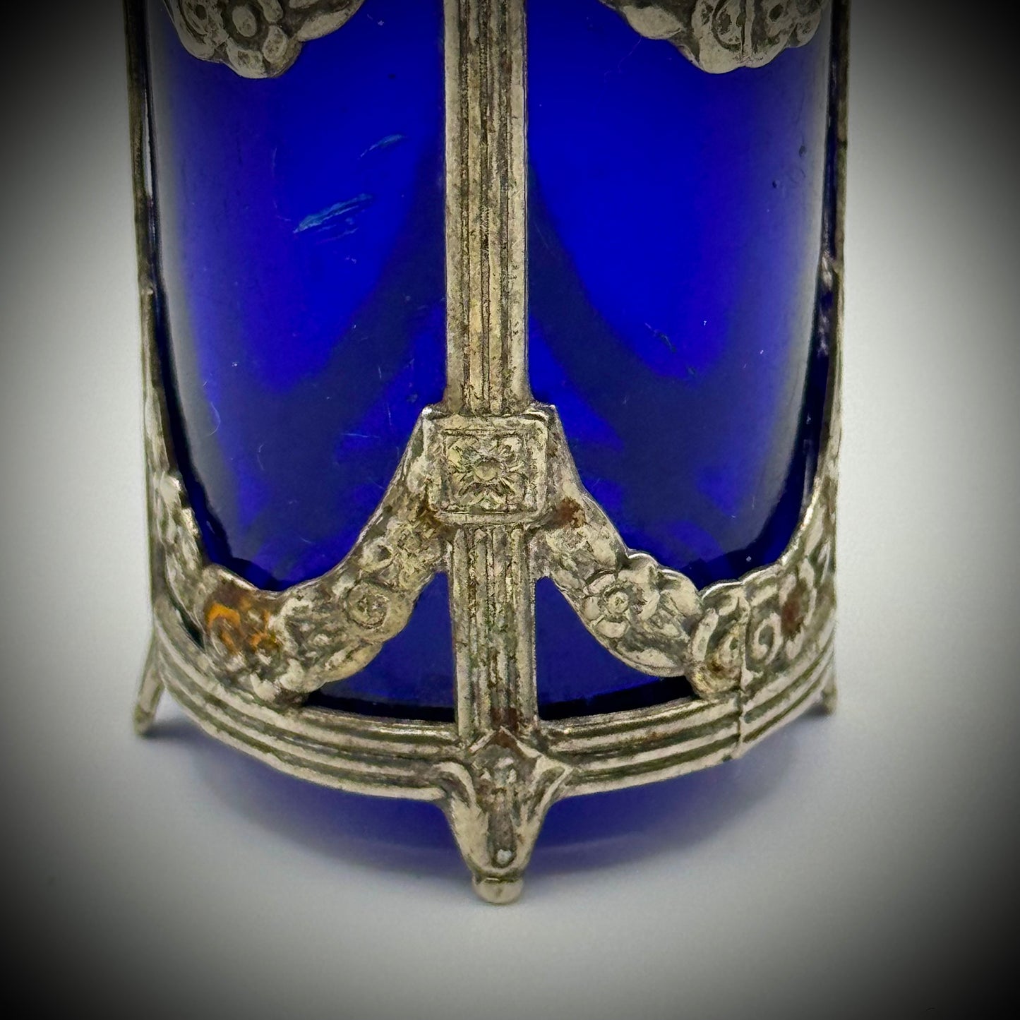 Vintage International Silver WIM Cobalt Blue Shaker