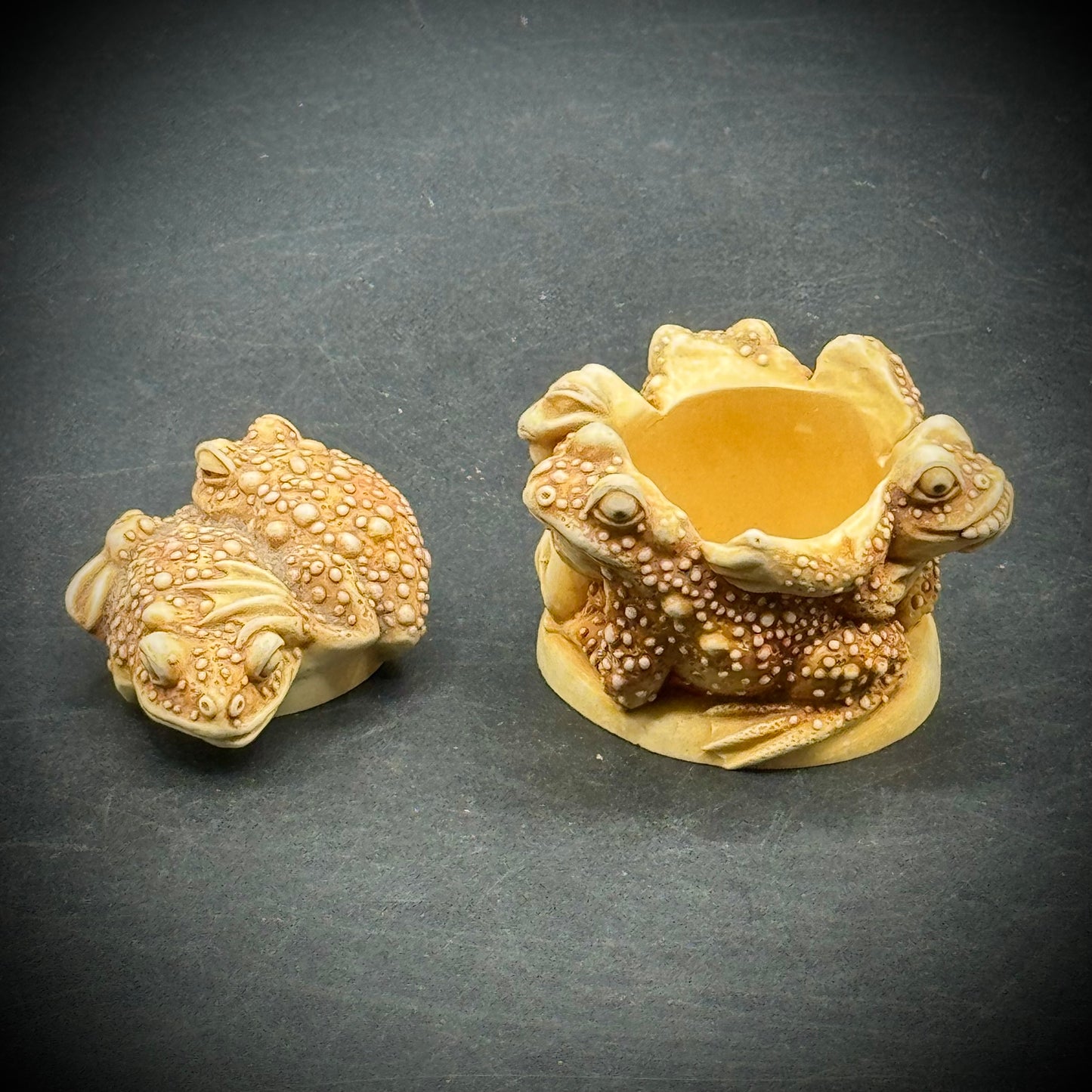 Harmony Kingdom "Toads" Lidded Trinket Box