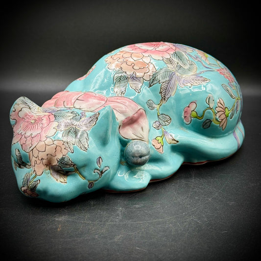 Will's Challenge - Vintage Decorative Chinese Porcelain Sleeping Cat