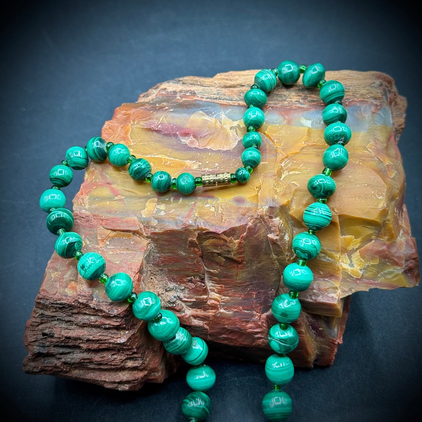 Stunning Emerald Green Malachite Graduated Bead Necklace