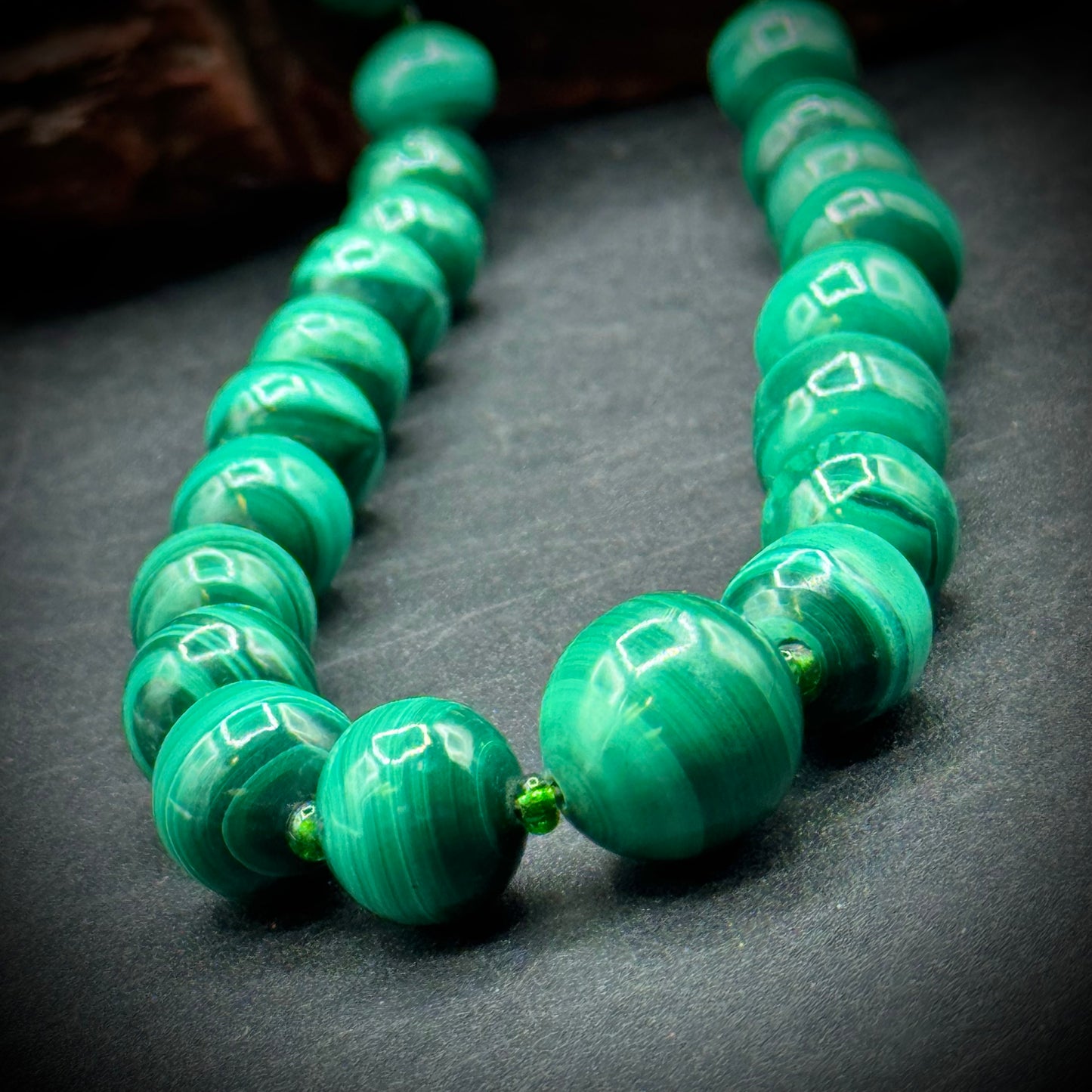Stunning Emerald Green Malachite Graduated Bead Necklace