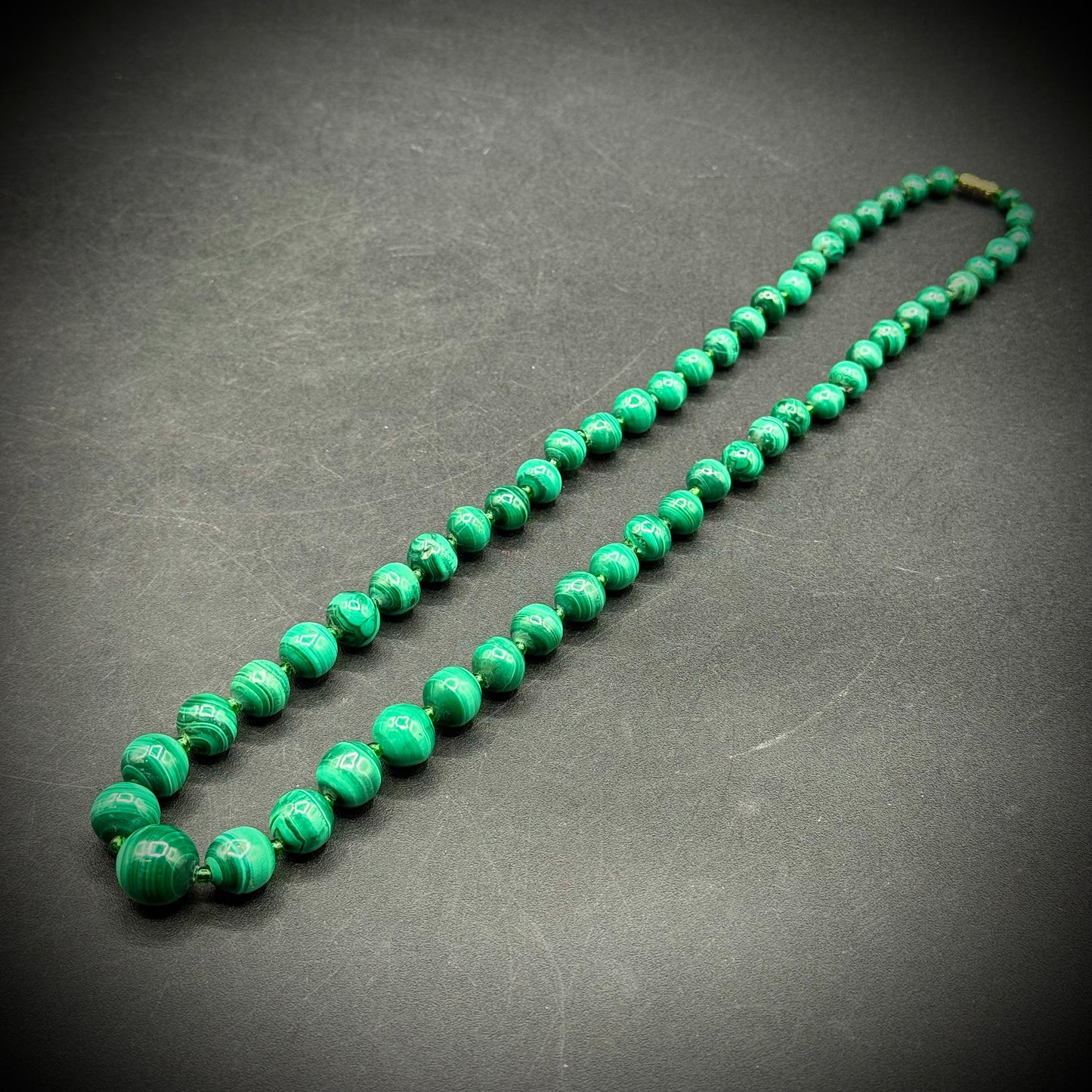 Stunning Emerald Green Malachite Graduated Bead Necklace