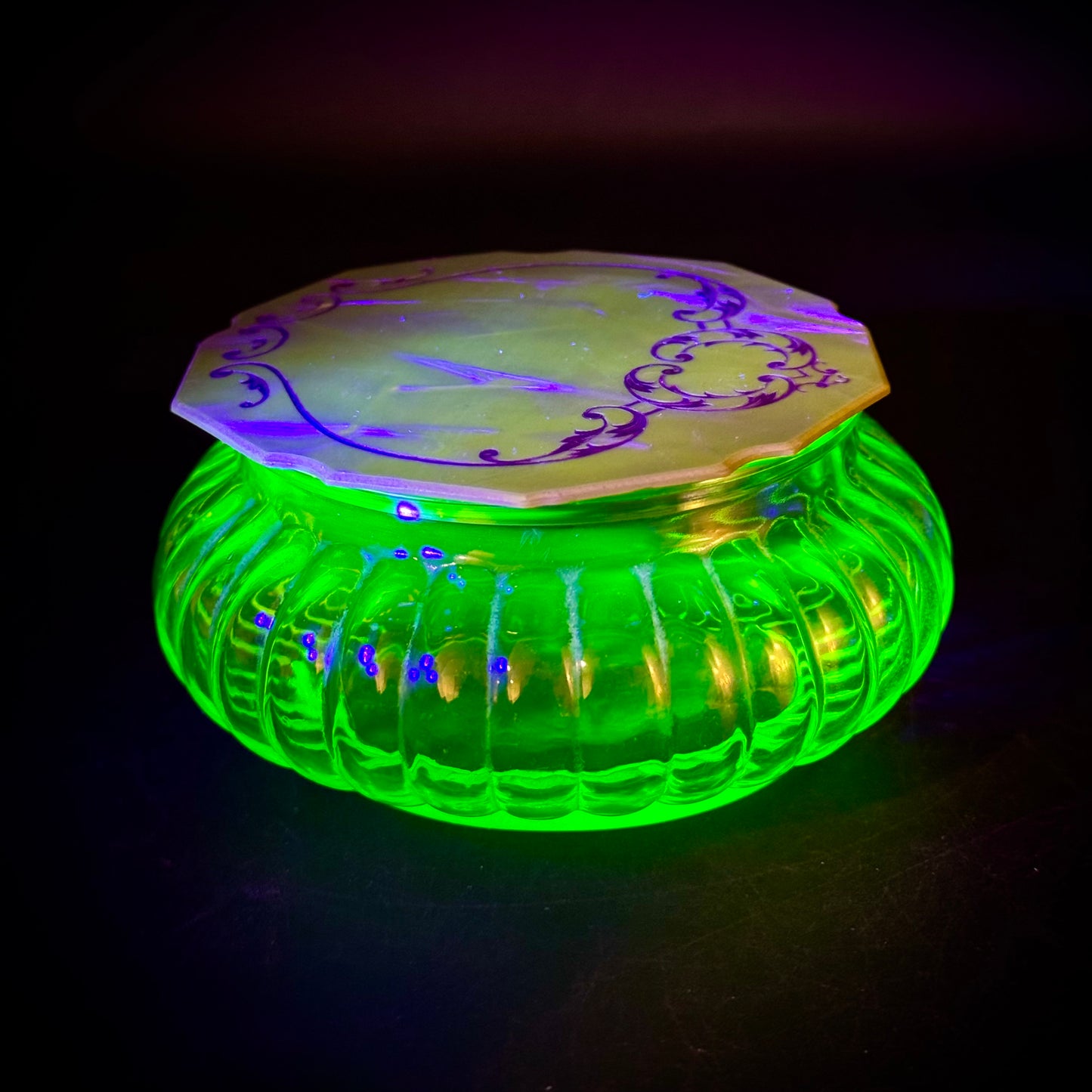 Art Deco 1930s Uranium Green Glass Rare Dresser Box