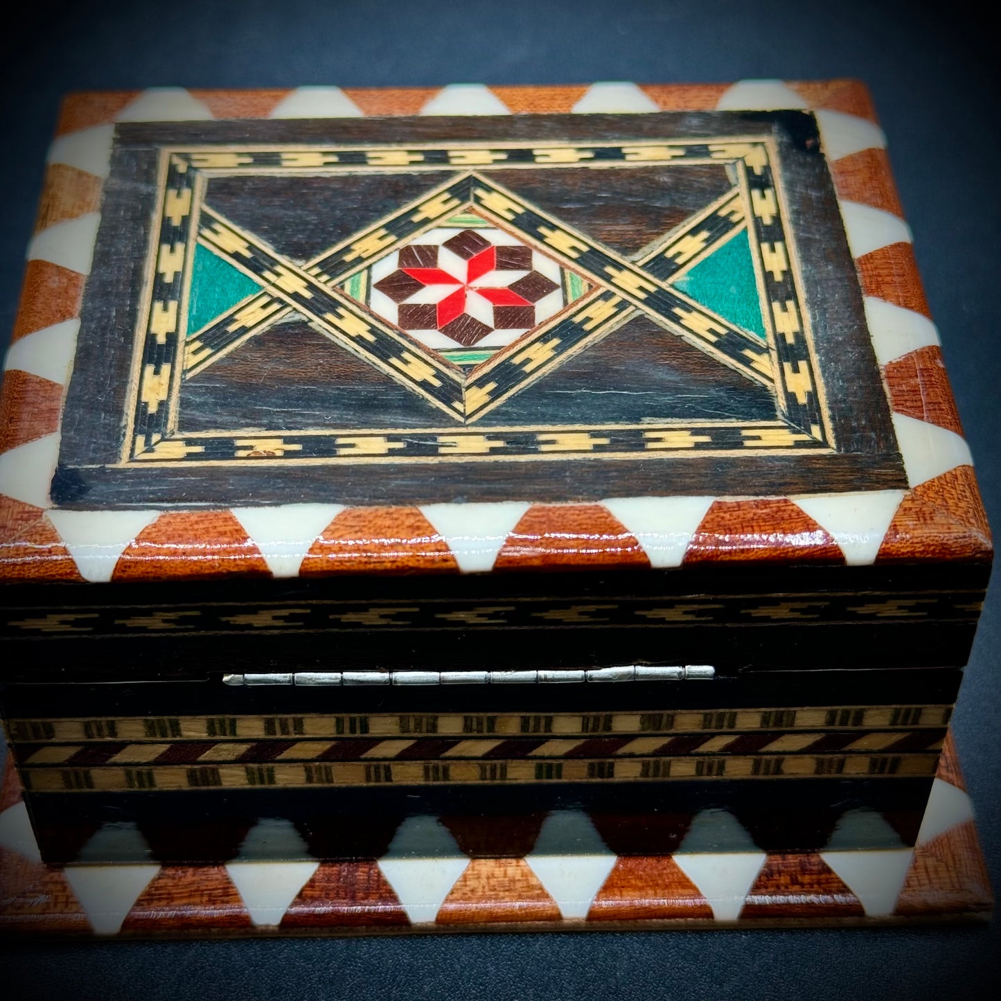 Vintage Inlaid Box w/Stunning Design