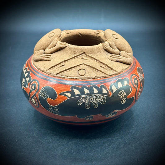Costa Rican Artist Signed Pot with Frog & Lizard Motif