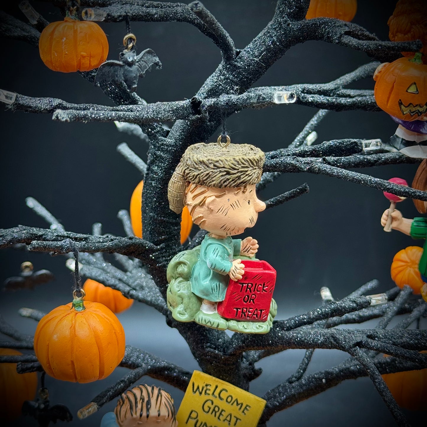 RARE Retired Bradford Exchange Peanuts Great Pumpkin Charlie Brown Halloween Display