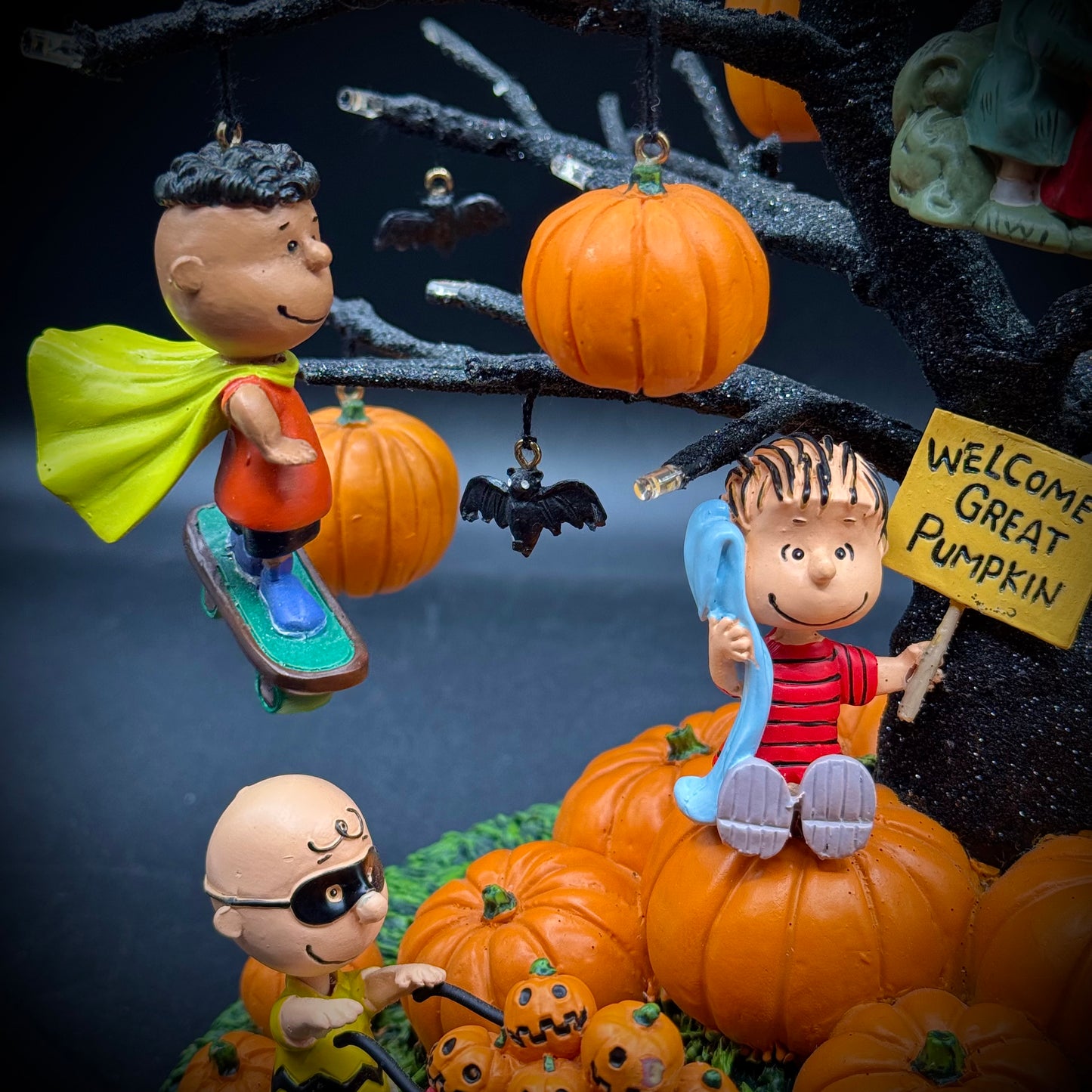 RARE Retired Bradford Exchange Peanuts Great Pumpkin Charlie Brown Halloween Display