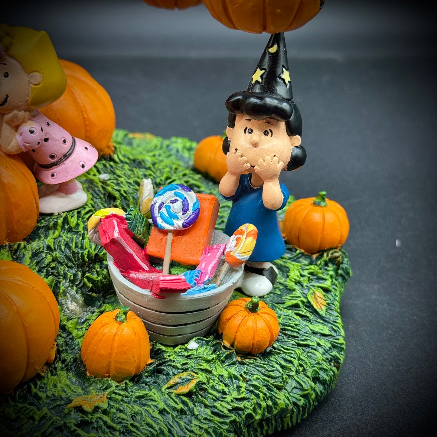 RARE Retired Bradford Exchange Peanuts Great Pumpkin Charlie Brown Halloween Display