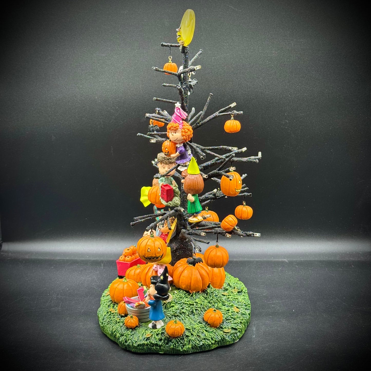 RARE Retired Bradford Exchange Peanuts Great Pumpkin Charlie Brown Halloween Display