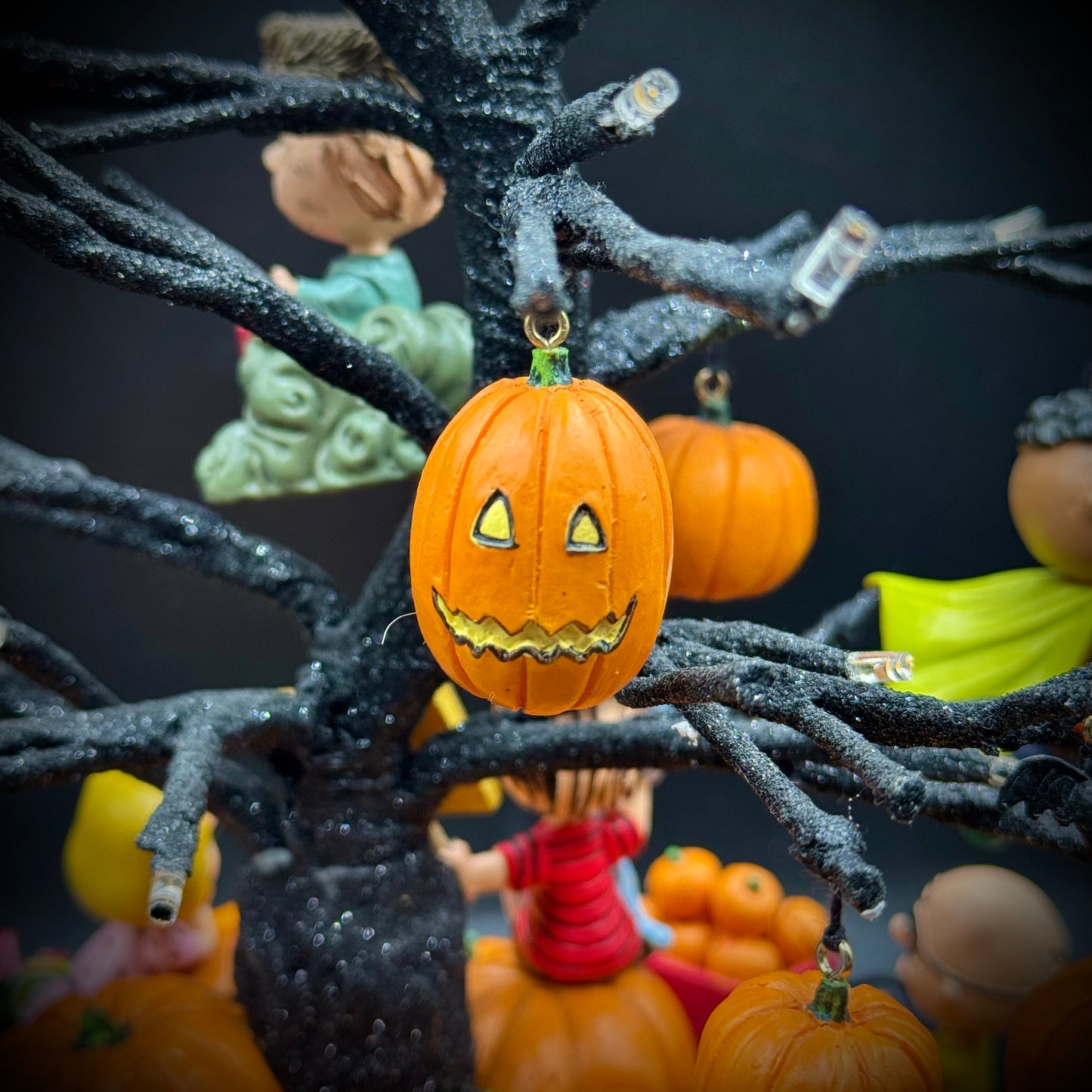 RARE Retired Bradford Exchange Peanuts Great Pumpkin Charlie Brown Halloween Display