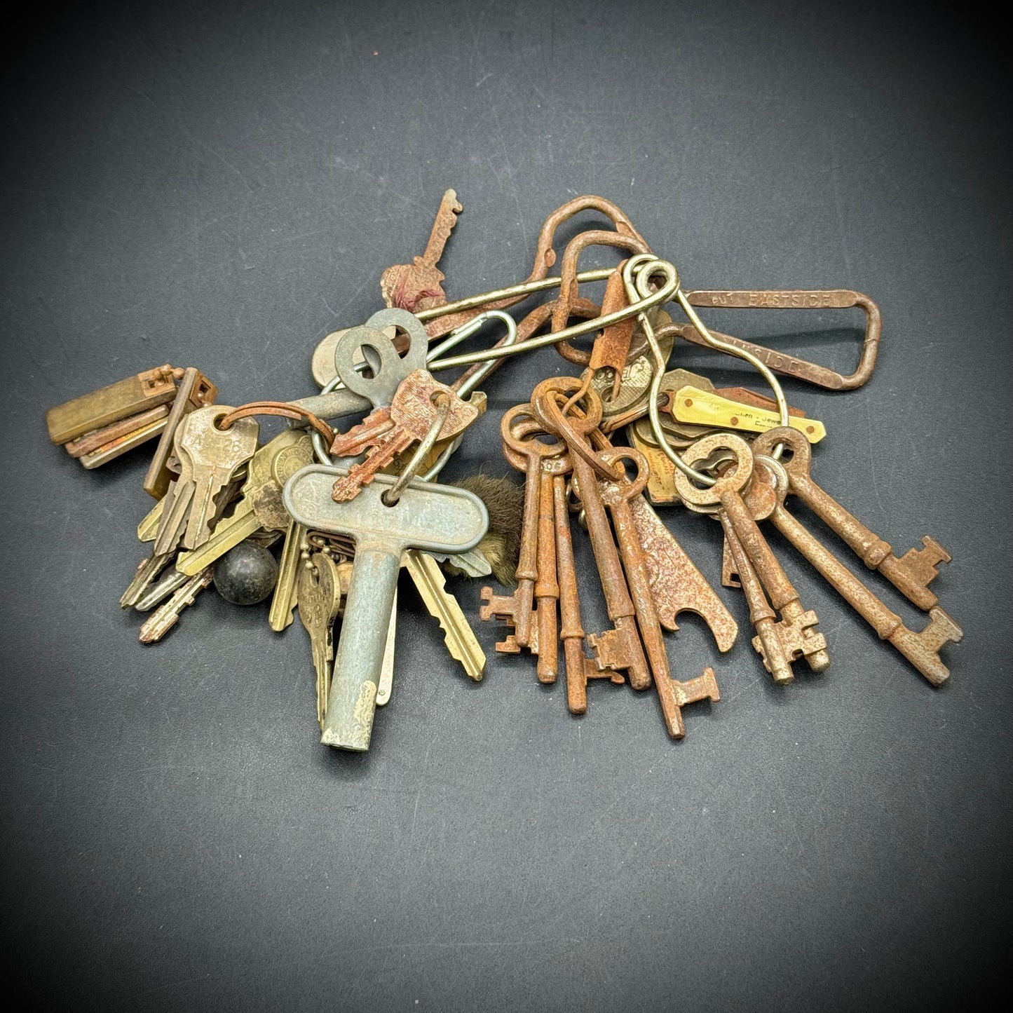 Huge Lot of Vintage and Antique Keys