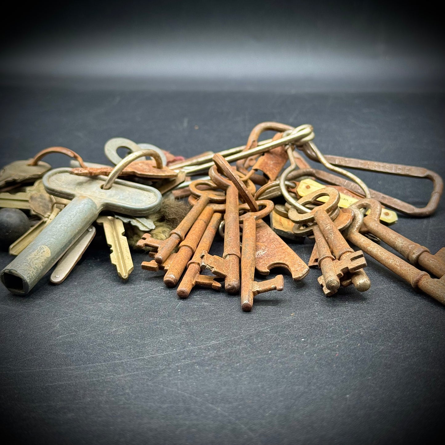 Huge Lot of Vintage and Antique Keys