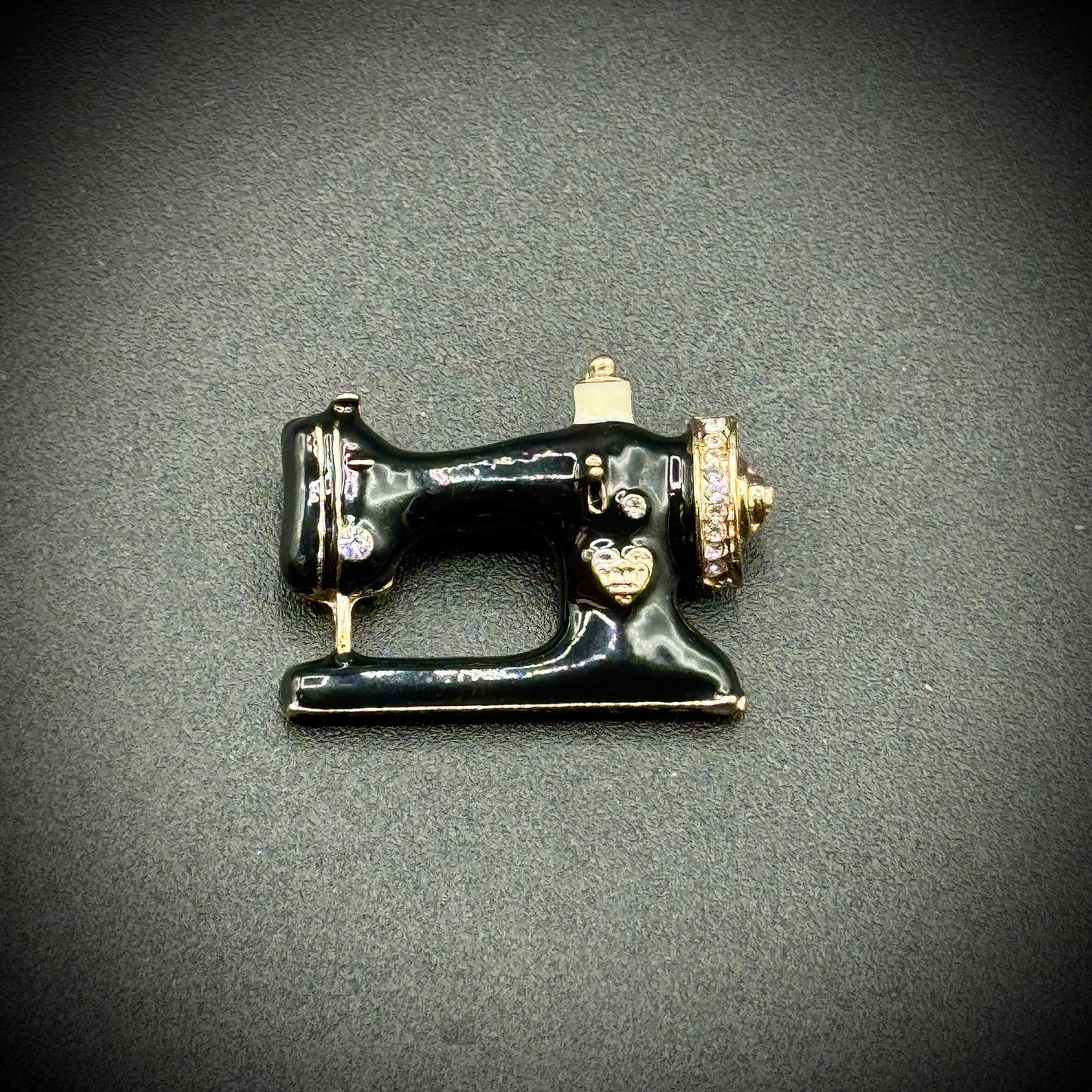 Vintage Sewing Machine Brooch