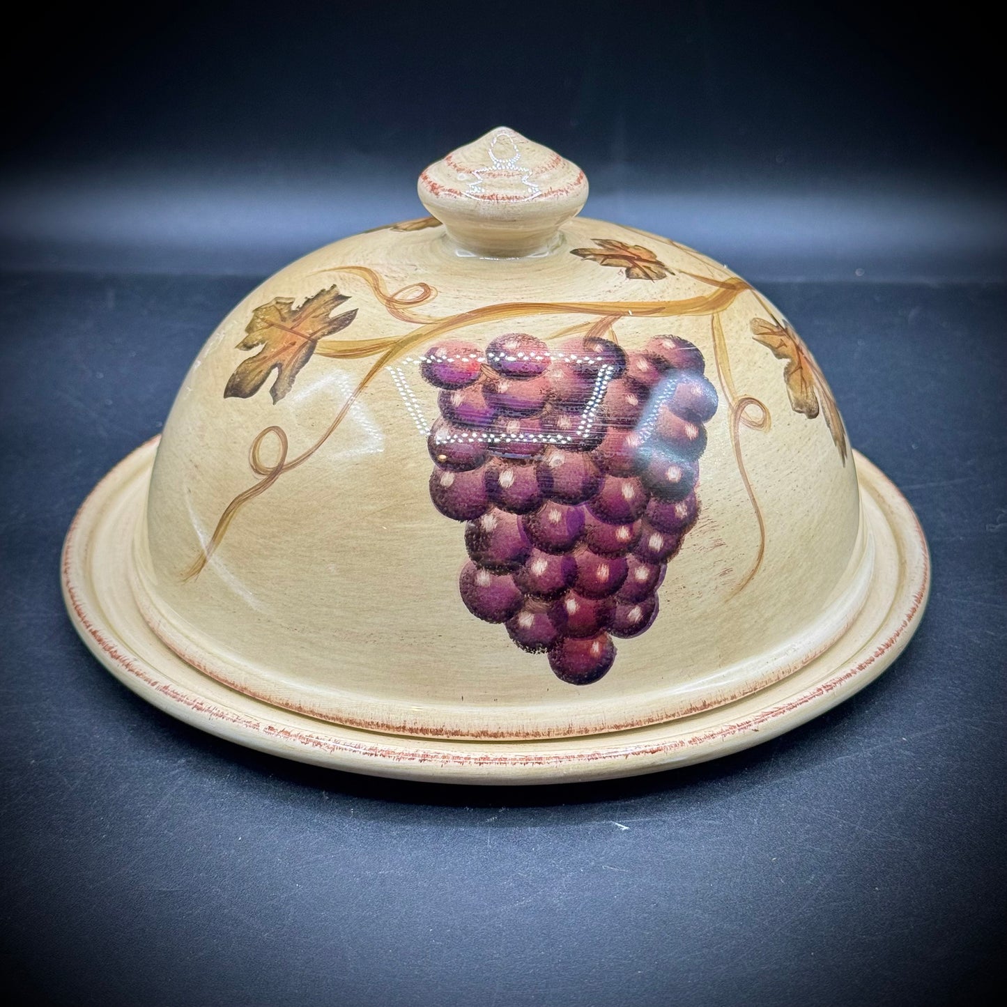 Z Gallerie Vinyard Collection Grape Motif Cheese Dish/Cloche