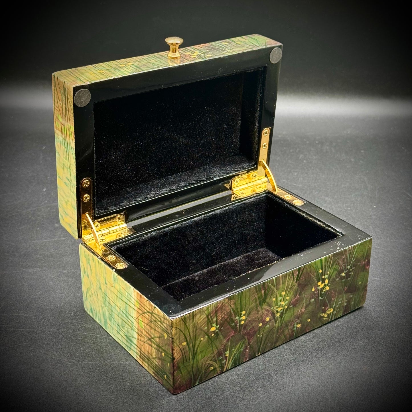 Heavy Lacquered Art Box Beach Motif