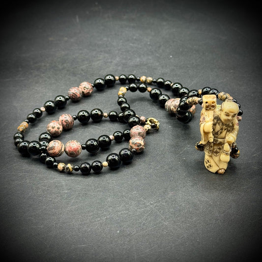 Exquisite Signed Onyx & Agate Bead Netsuke Necklace with Carved Figurine