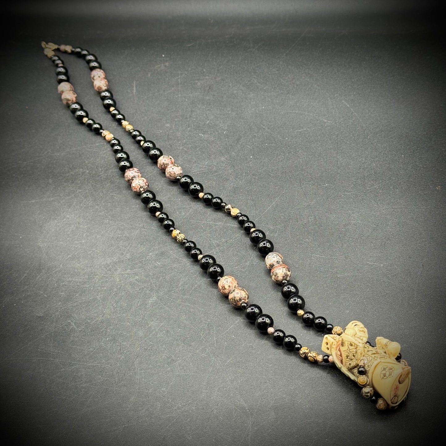Exquisite Signed Onyx & Agate Bead Netsuke Necklace with Carved Figurine