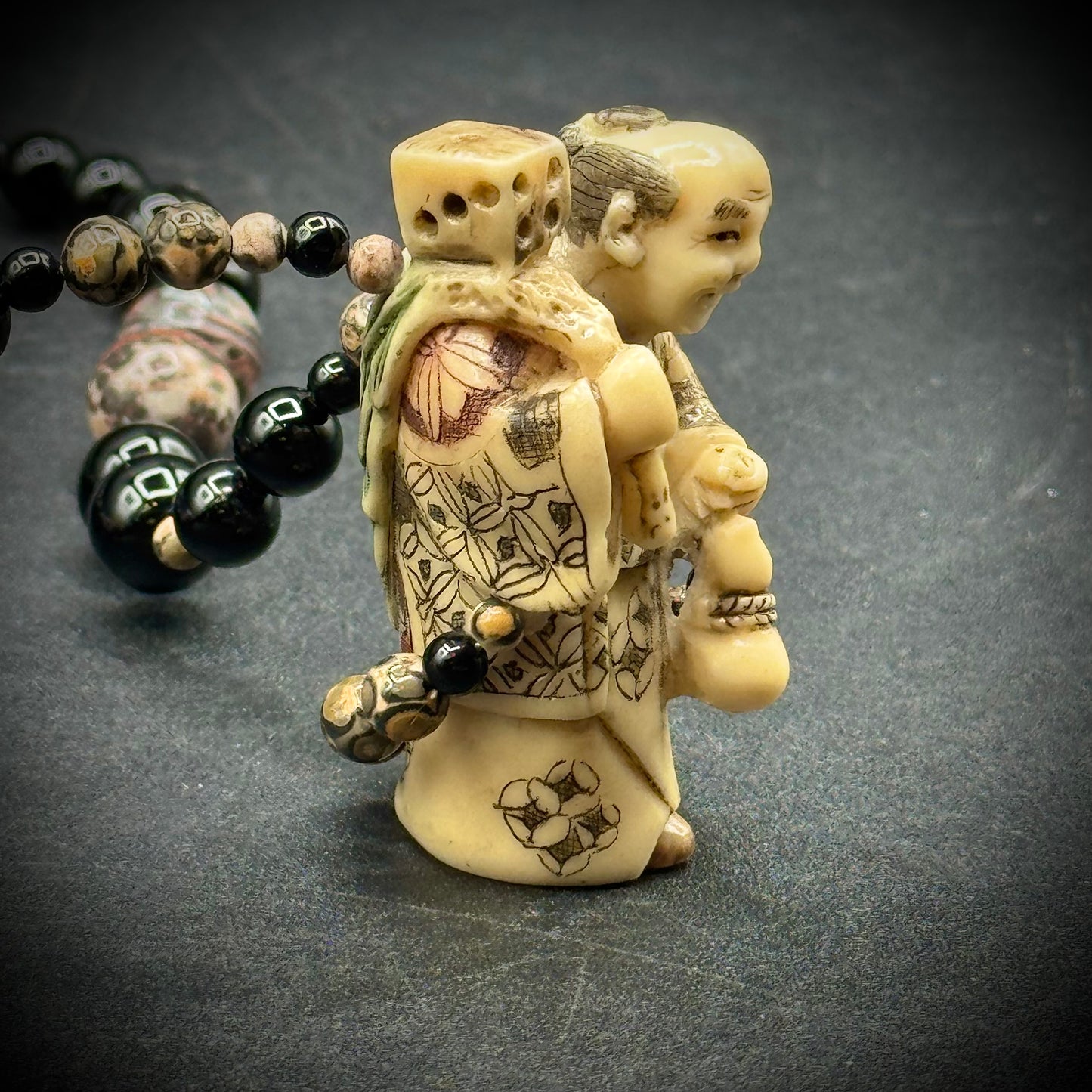 Exquisite Signed Onyx & Agate Bead Netsuke Necklace with Carved Figurine
