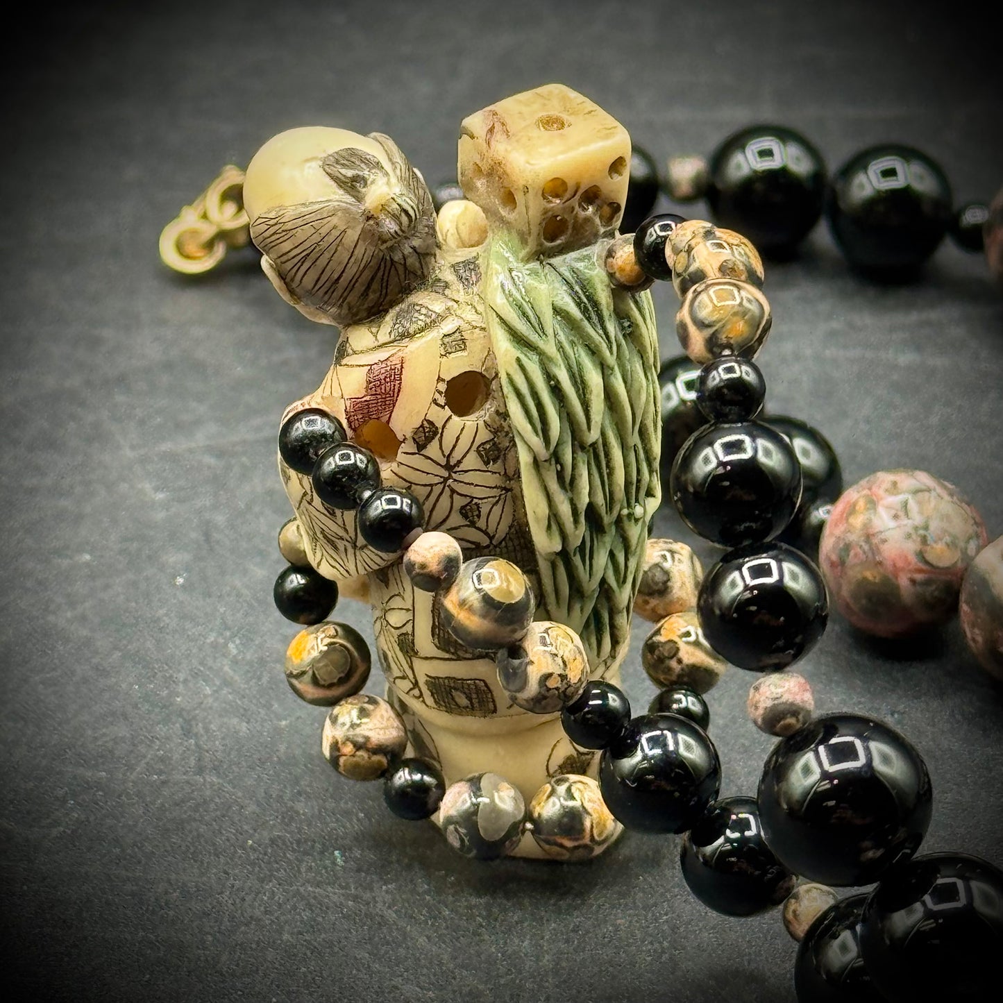Exquisite Signed Onyx & Agate Bead Netsuke Necklace with Carved Figurine