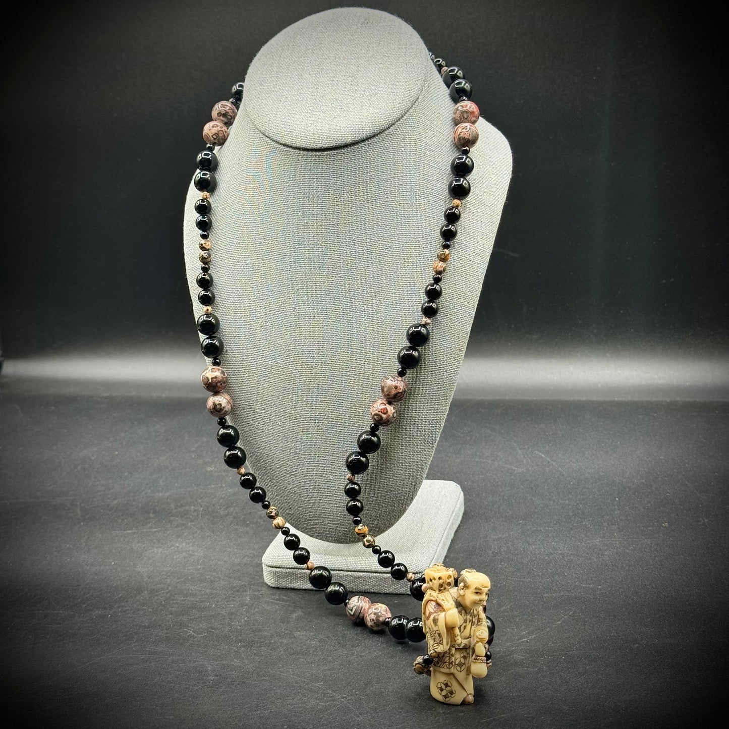 Exquisite Signed Onyx & Agate Bead Netsuke Necklace with Carved Figurine