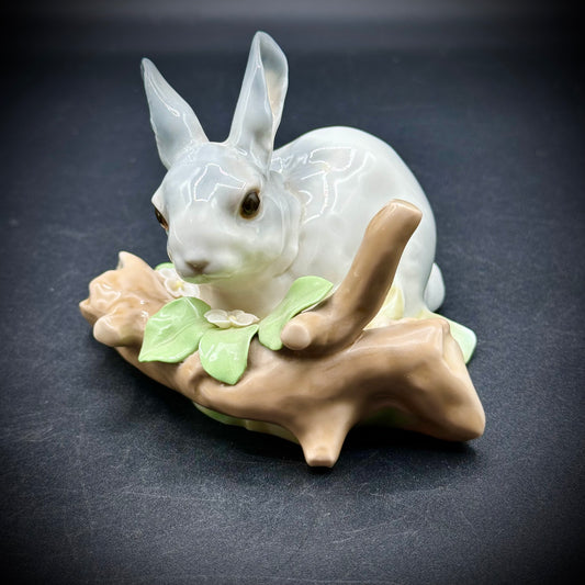 Lladro Bunny Figurines #4773 "Rabbit Eating"