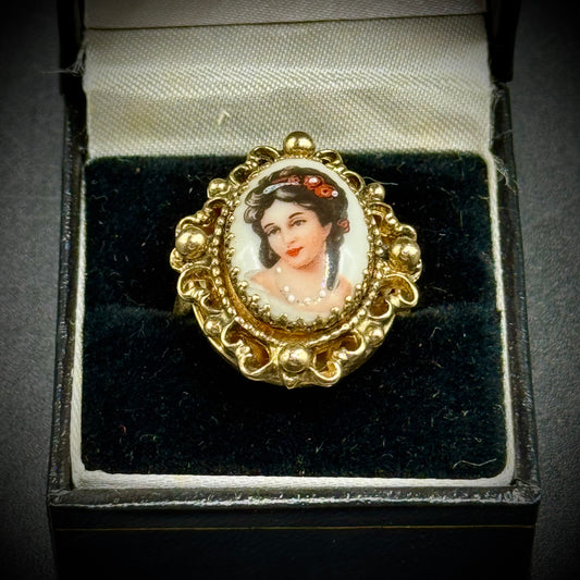 RARE Vintage Whiting & Davis Cameo Ring