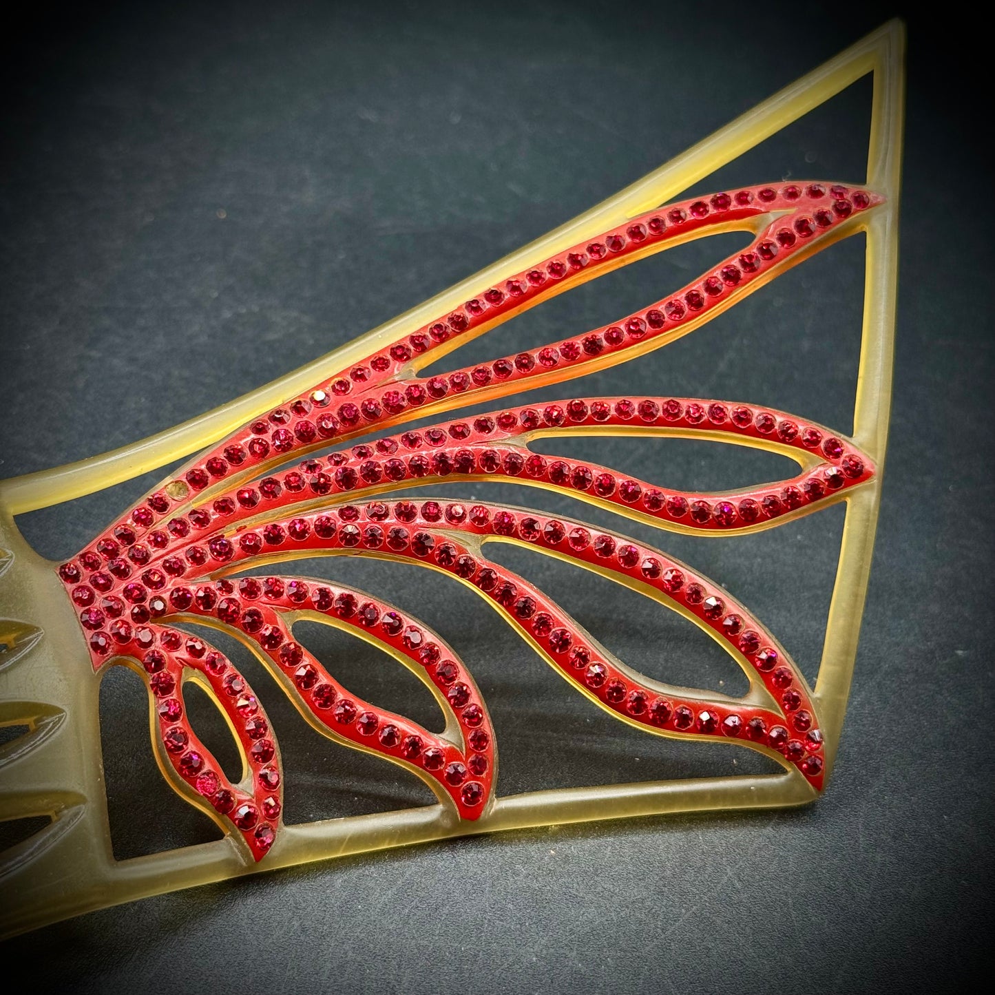 Amazing Lucite & Rhinestone Ornate Women's Hair Comb