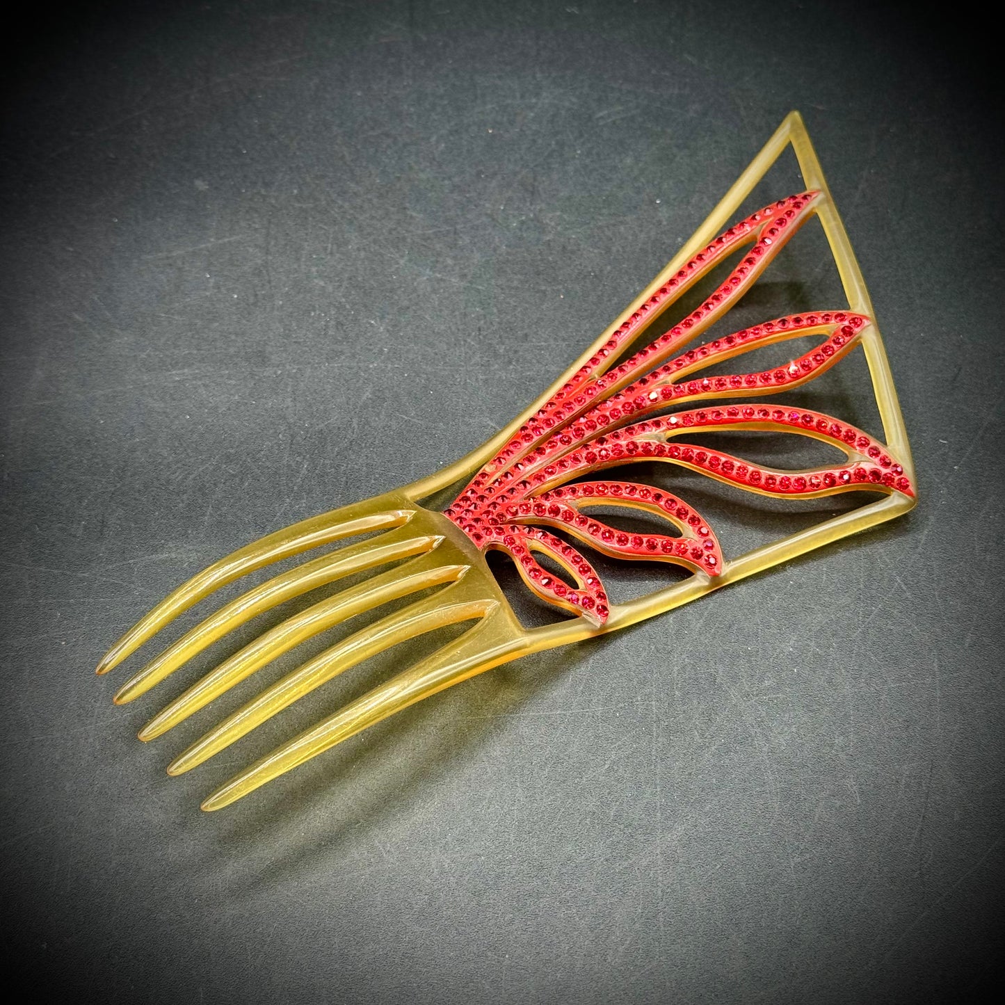 Amazing Lucite & Rhinestone Ornate Women's Hair Comb