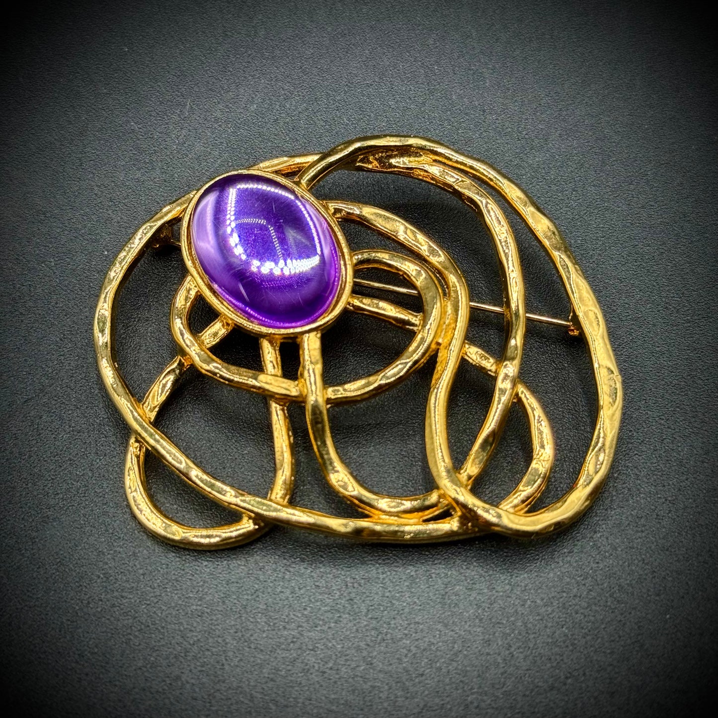 Vintage Modernist Gold Tone Brooch w/Violet Cabochon Stone