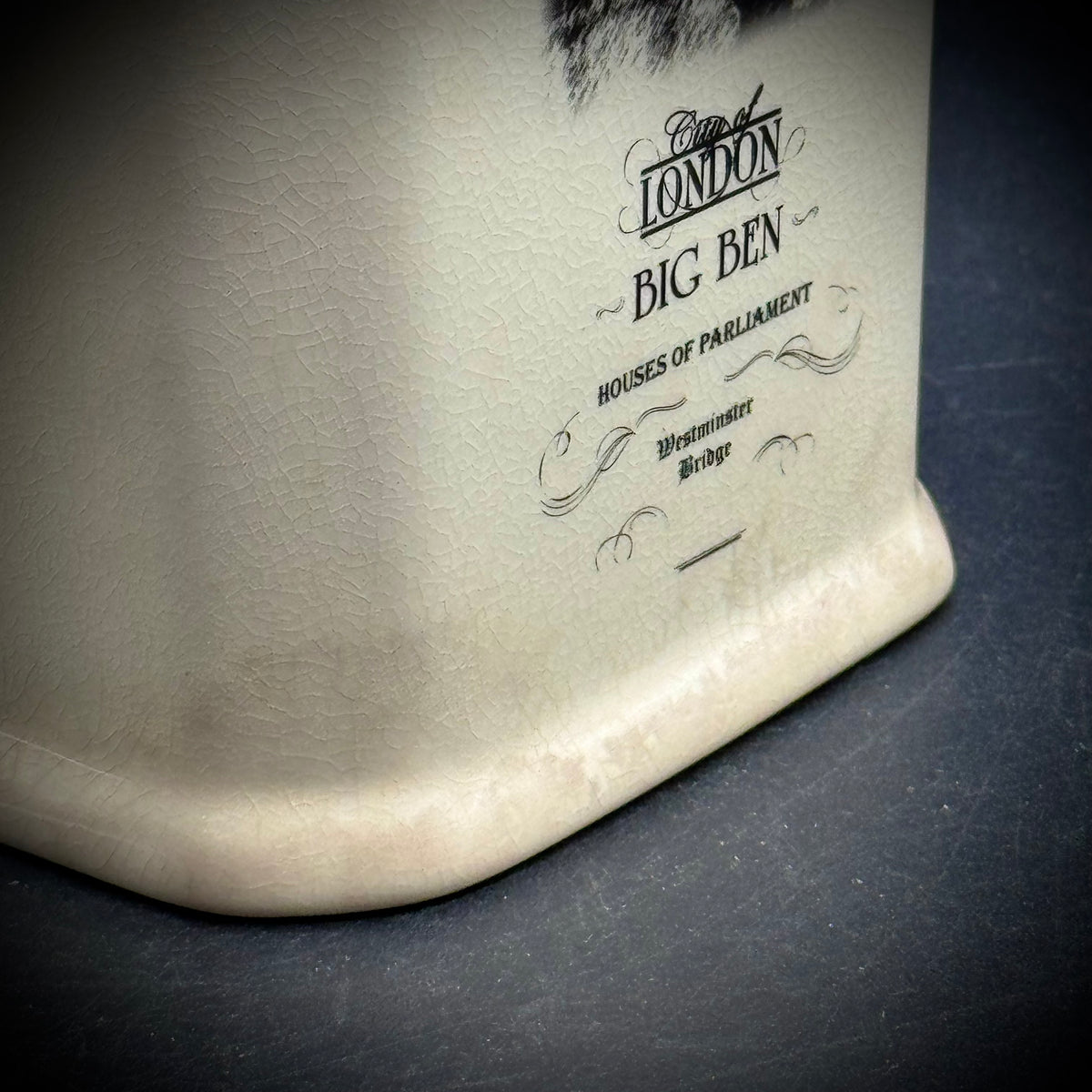 London Motif Sealing Canister