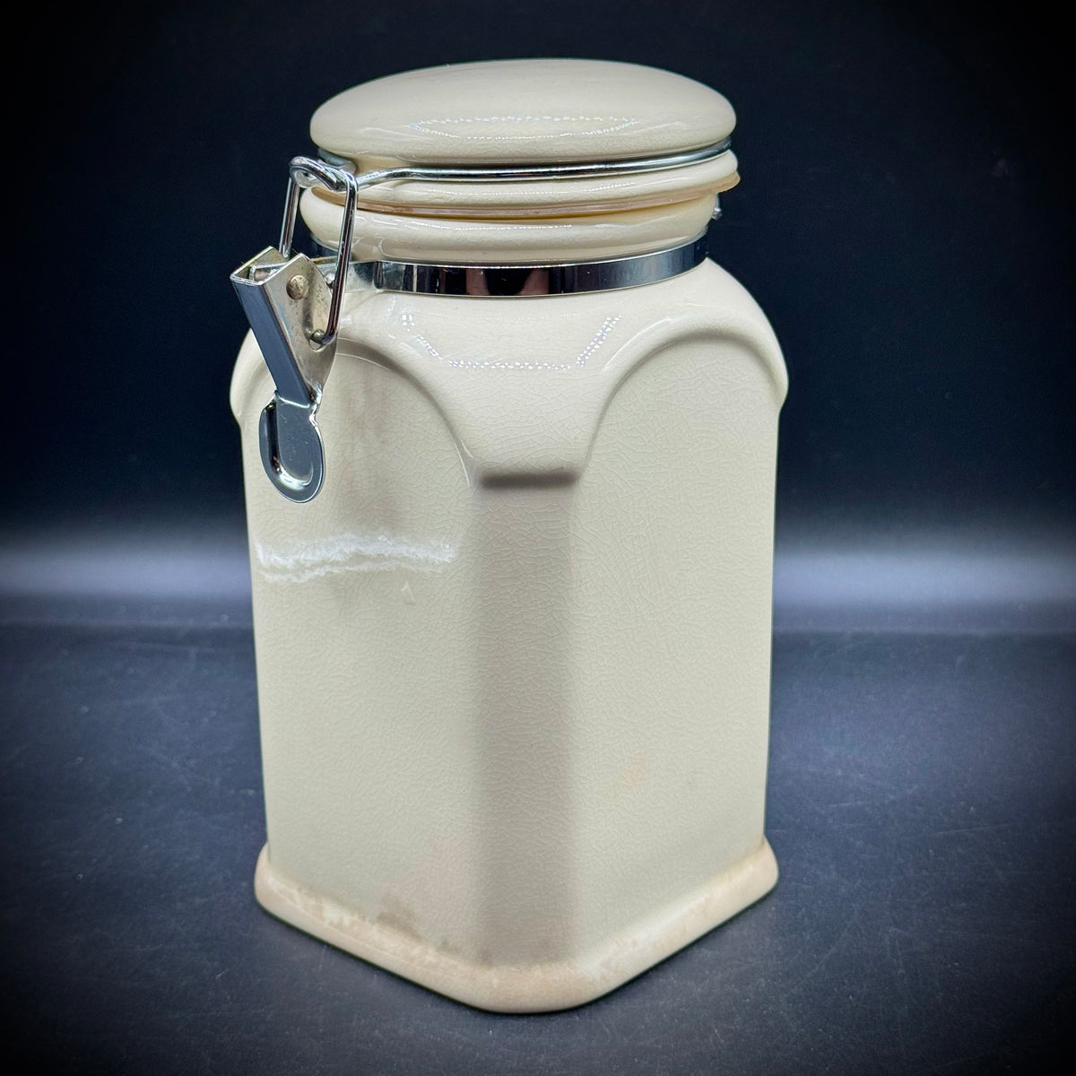 London Motif Sealing Canister