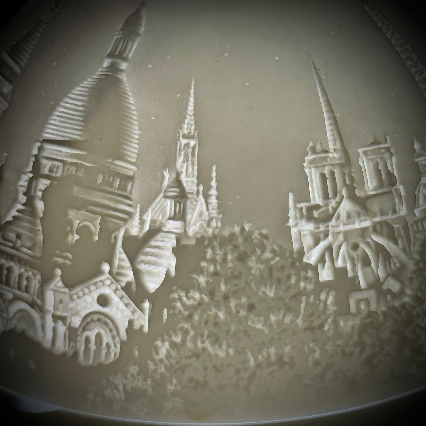 Bernardaud Limoges France Paris Motif Lithophane Votive