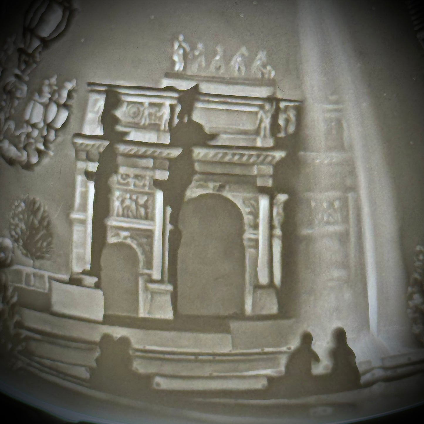 Bernardaud Limoges France Paris Motif Lithophane Votive