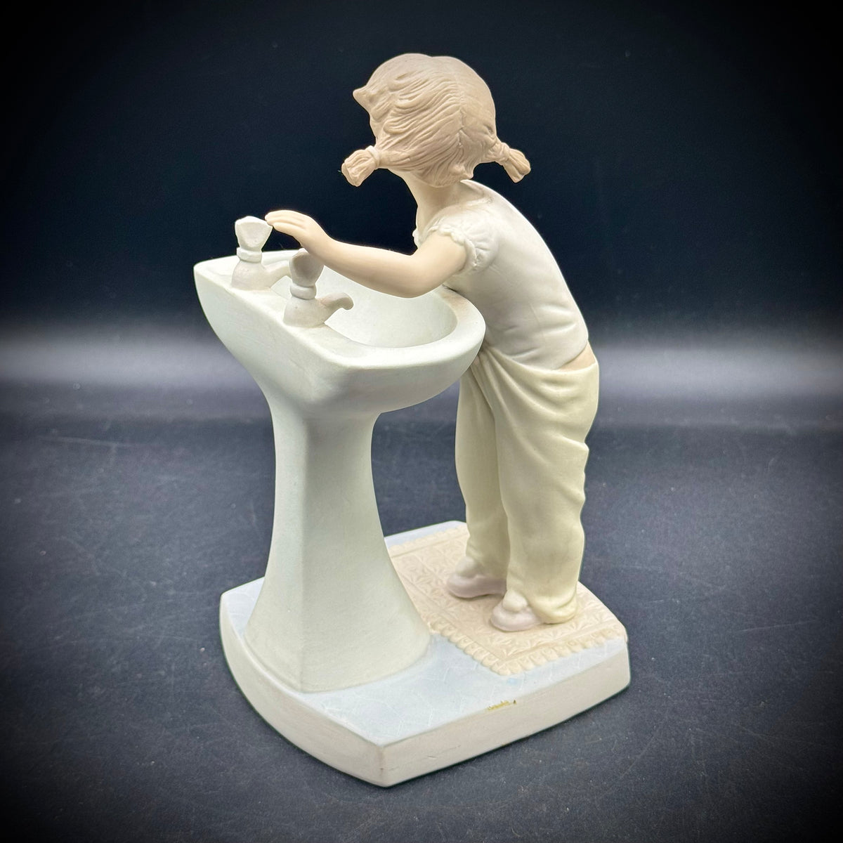 Vintage Lladro "Clean Up Time" Adorable Girl at Sink Figurine