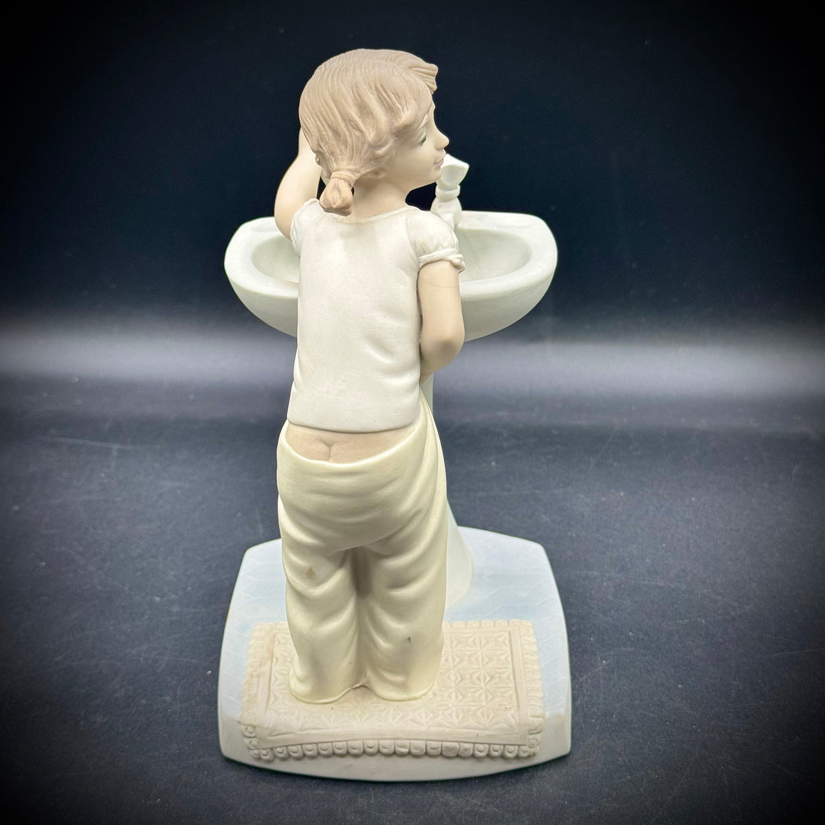 Vintage Lladro "Clean Up Time" Adorable Girl at Sink Figurine